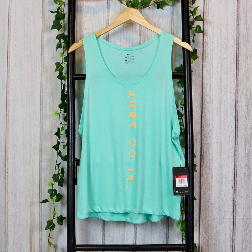 Nike. Tank top.